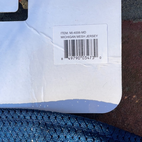 U Of Michigan Wolverines Dog Jersey NWT Sz Med *ALL proceeds go to animals* ❤️ - Picture 5 of 5
